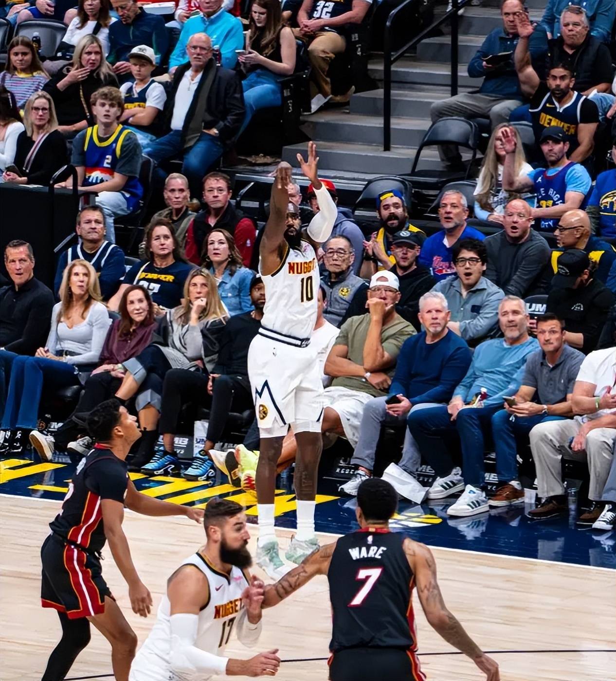 关于清晨体能课后，奥兰多魔术队长鼓劲备战NBA常规赛，更衣室稳定，赛程密集仍需轮换的信息-开云体育官网